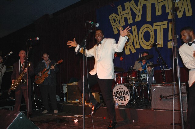 min 2004 11 27 riot s04 102